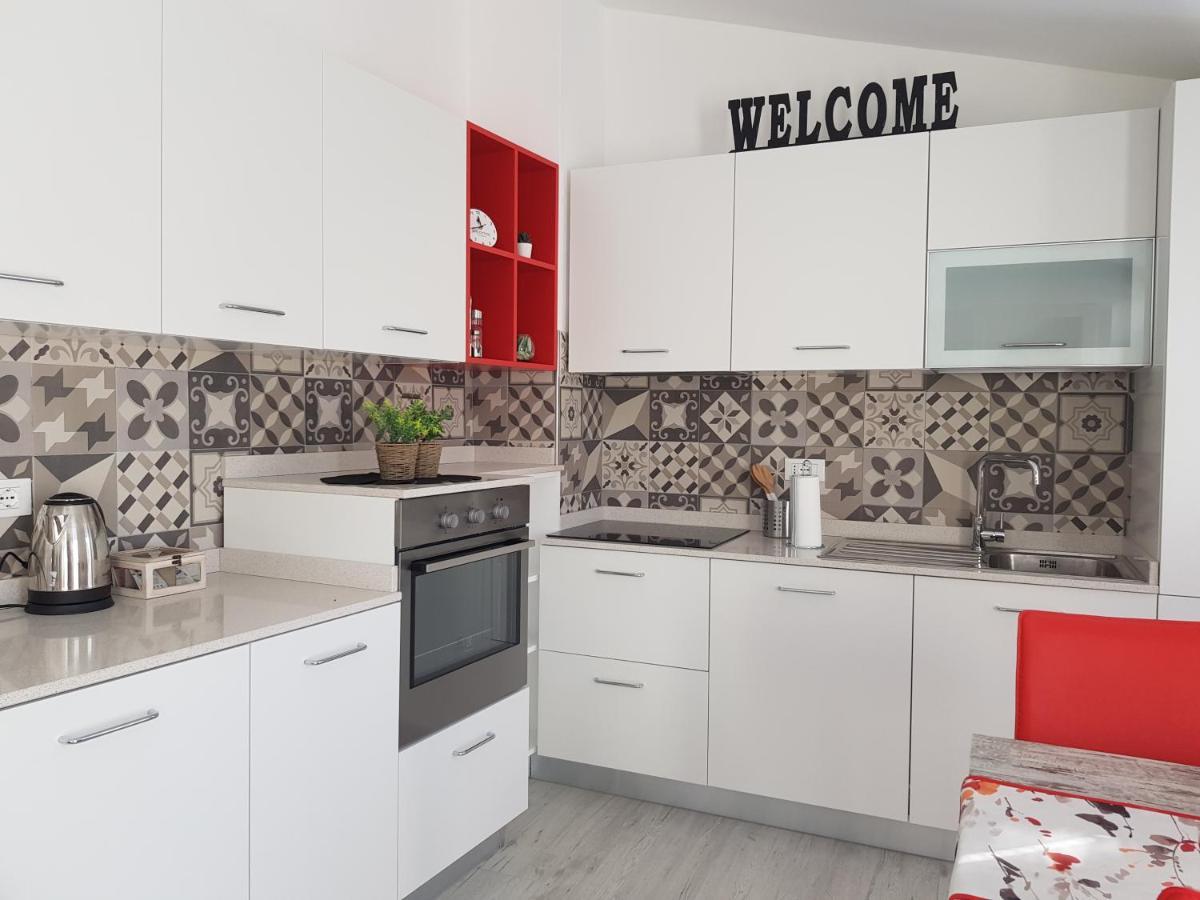 Casaviva - Casa Vacanze A Ceriale Con Terrazza Exteriör bild