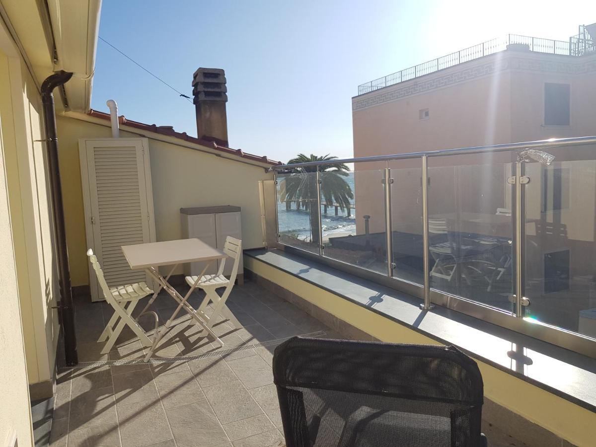 Casaviva - Casa Vacanze A Ceriale Con Terrazza Exteriör bild